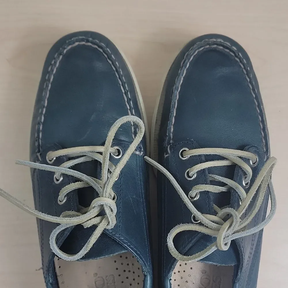 Sebago Preppy Coastal Old Money Navy Boat Shoes with Cream Laces